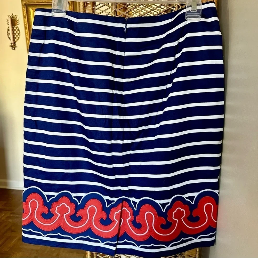 Vineyard Vines Navy Blue and White Cotton Striped Skirt with Red Trim at Bottom - Picture 2 of 7
